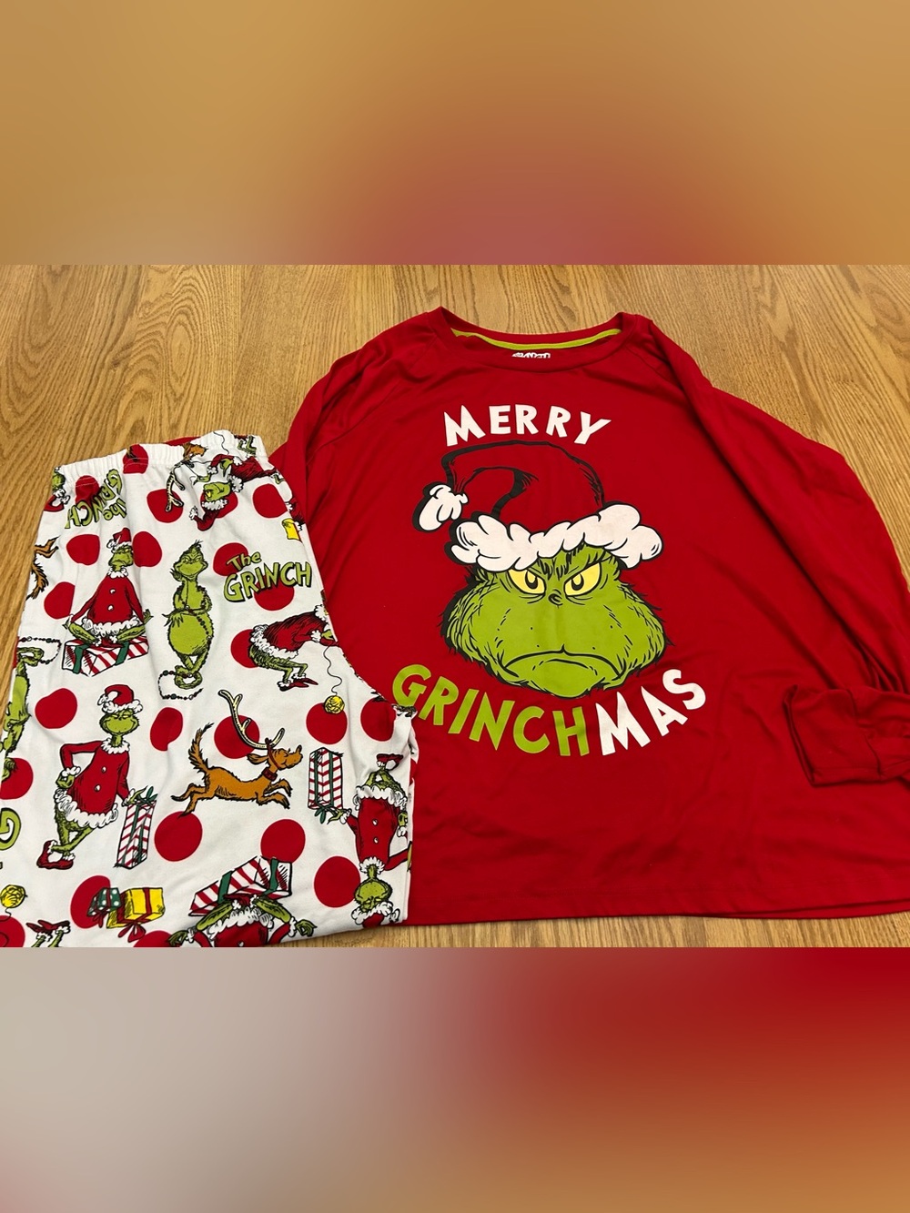 Dr. Seuss Women's Red Merry Grinchmas Pajama Set